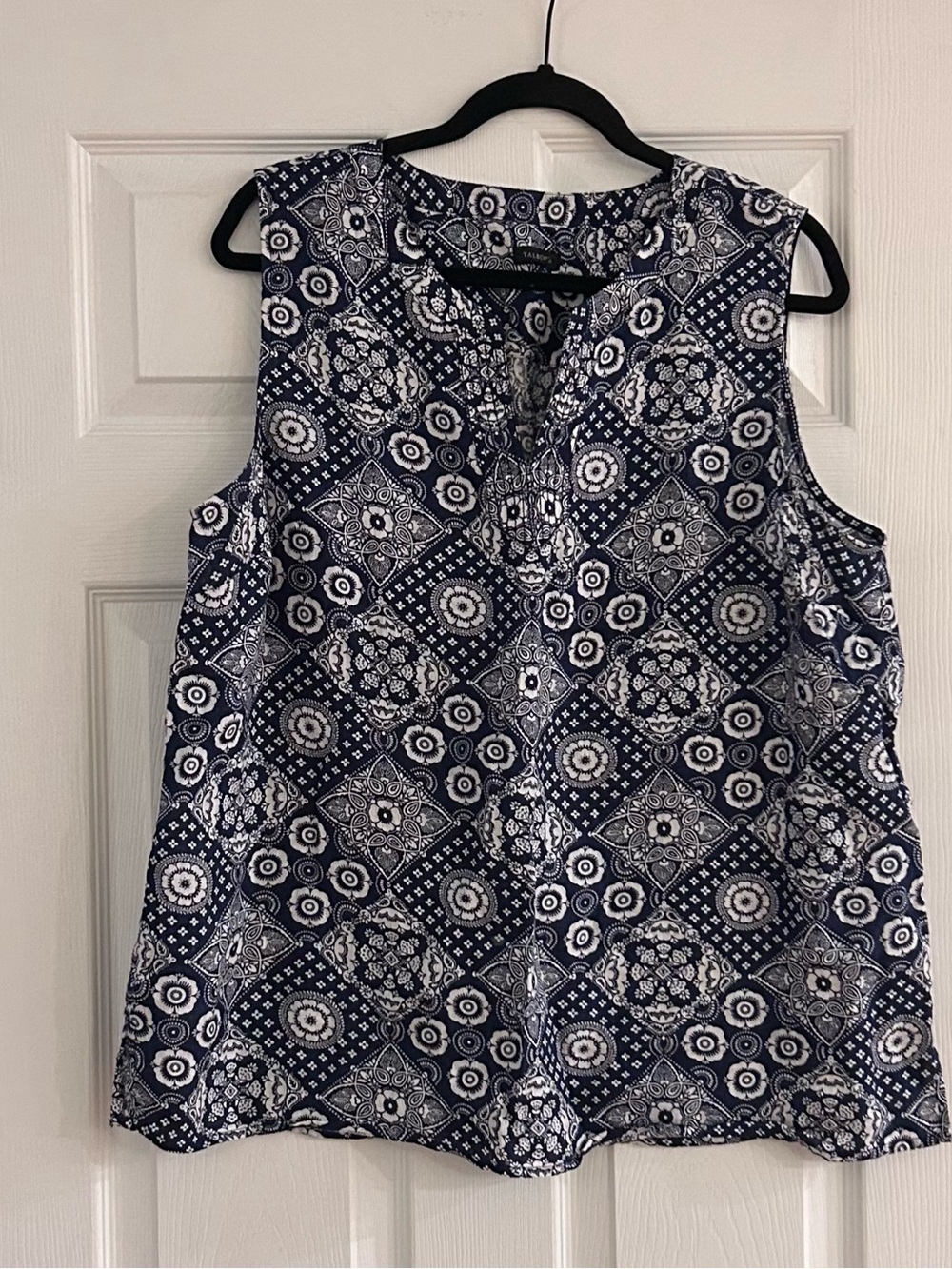 Talbots Top Size XL Blue White Geometric Print Sleeveless Linen